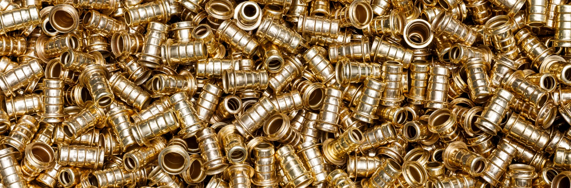 Hohlkörper aus Messing mit Ringrippen, durch Kaltumformung hergestellt
